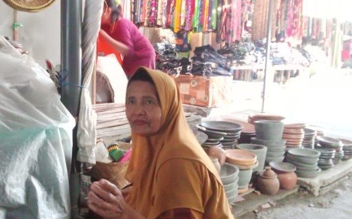 Sentuhan Klasik Tak Lekang Waktu,Gerabah dan Perabot Tradisional Tetap Jadi Primadona di Pasar Trenggalek