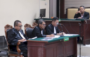 Sidang perdana kasus dugaan korupsi mantan Wali Kota Madiun Maidi mengungkap aliran dana izin perumahan yang berkedok sumbangan CSR.