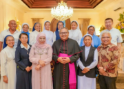 Silaturahmi Keuskupan Surabaya Hangatkan Lebaran di Rumah Khofifah