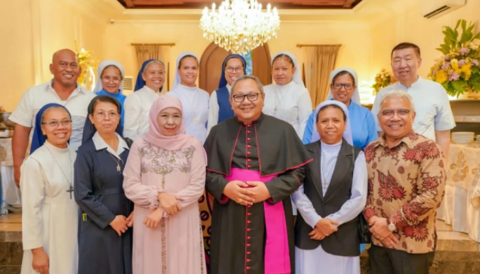 Silaturahmi Keuskupan Surabaya Hangatkan Lebaran di Rumah Khofifah
