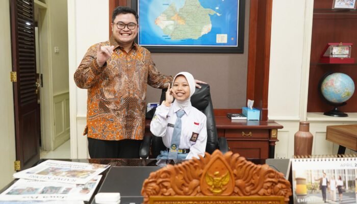 Bupati Kediri Mas Dhito Beri Pengalaman Unik Siswa SMA Dharma Wanita