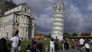 Skandal Terbaru! Menara Pisa Diserang Vandalisme Turis Tanpa Ampun!