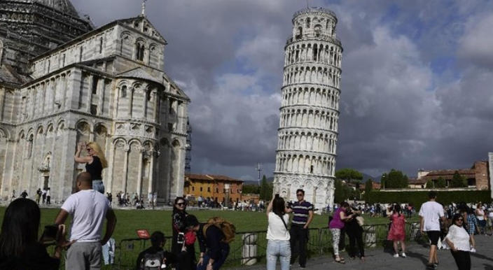 Skandal Terbaru! Menara Pisa Diserang Vandalisme Turis Tanpa Ampun!
