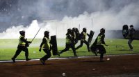 Soal Pertandingan Malam Hari - PSSI, PT Liga Indonesia, Panpel Lokal, Saling Lempar Tanggung Jawab