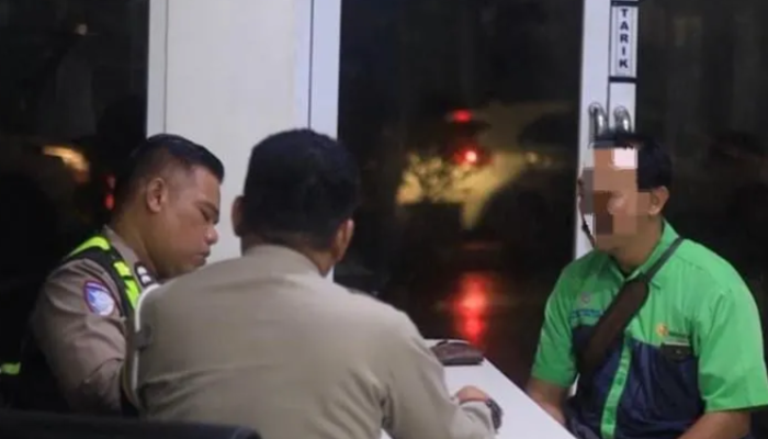 Sopir Bus Trans Jatim Ugal Ugalan Ditilang di Gresik Karena Langgar 1 Markah Jalan