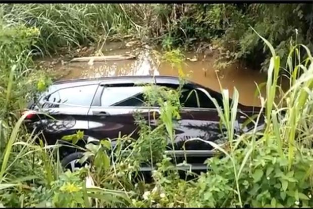 Sopir Minibus Nganyuk Hingga Mobi Masuk Jurang