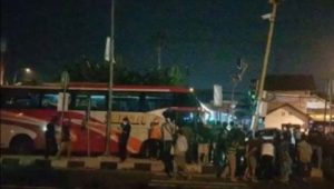 Sopir Ngantuk, Bus Mira Seruduk 6 Mobil dan 2 Motor