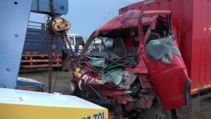 Sopir Truk Ekspedisi Tabrak Tronton di Tol Batang Semarang, 1 Tewas Tergencet