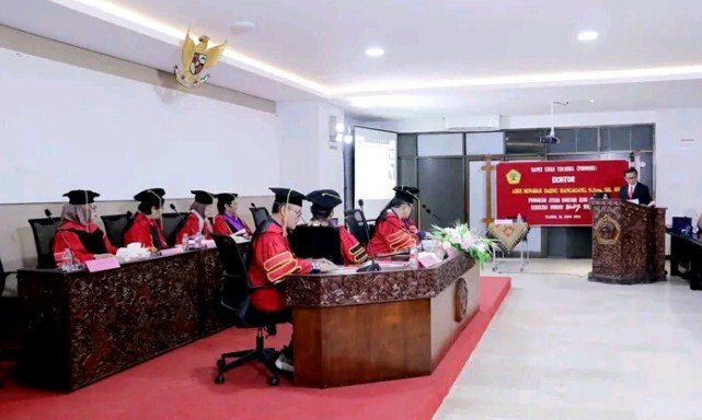 Sosok Inspiratif, Abdi Dahulu Anak Loper Koran Kini Jadi Doktor