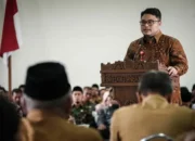 Suasana Sidang Paripurna DPRD Kediri Mendadak Khidmat, Bupati Mas Dhito Pimpin Doa untuk Korban Bencana 10 Suasana Sidang Paripurna DPRD Kediri Mendadak Khidmat, Bupati Mas Dhito Pimpin Doa untuk Korban Bencana