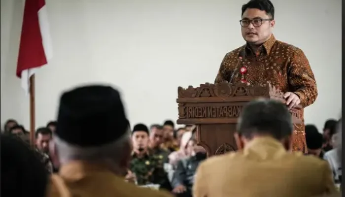 Suasana Sidang Paripurna DPRD Kediri Mendadak Khidmat, Bupati Mas Dhito Pimpin Doa untuk Korban Bencana