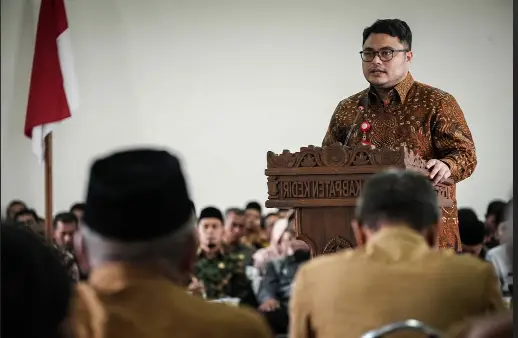 Suasana Sidang Paripurna DPRD Kediri Mendadak Khidmat, Bupati Mas Dhito Pimpin Doa untuk Korban Bencana 1 Suasana Sidang Paripurna DPRD Kediri Mendadak Khidmat, Bupati Mas Dhito Pimpin Doa untuk Korban Bencana
