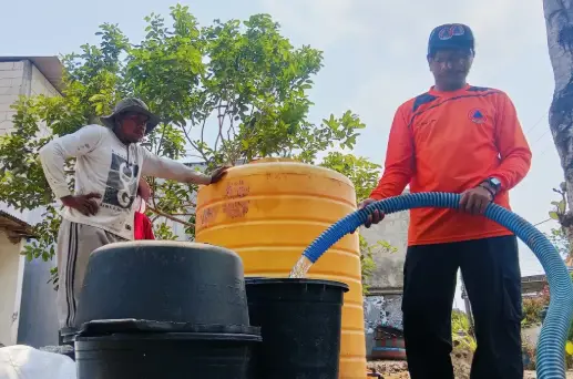Sumur Dalam Kering Kerontang Pasokan Air Bersih Terus Dipasok ke Sambirejo Trenggalek