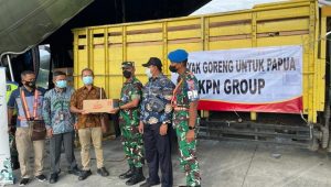 Didukung TNI AU, Kemendag Pasok 52.800 Liter Minyak Goreng ke Papua