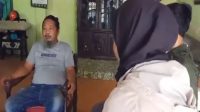 Tangis Nurhayati Pelapor Korupsi Dana Desa PecahDengar Kabar Kasusnya Dihentikan