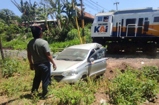 Terbongkarnya Rencana Hebat Dinas! Palang Pintu Kereta Api Muncul