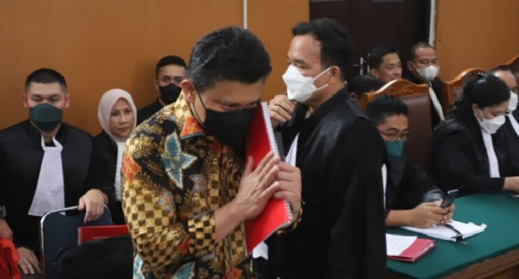 Terdakwa Ferdy Sambo saat pembacaan eksepsi di sidang perdana pembunuhan Brigadir J di Pengadilan Negeri Jakarta Selatan, Jakarta, Senin