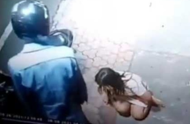 Wanita Malang Dihajar dan Terecam CCTV Jadi Viral