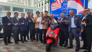 Terobosan Besar! Motor Listrik Indonesia Mendarat di Malaysia, Bikin Heboh!