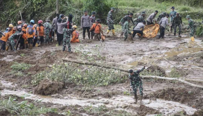 Tiga Desa di Pekalongan Masih Terisolasi Akibat Longsor, Warga Kesulitan Akses!