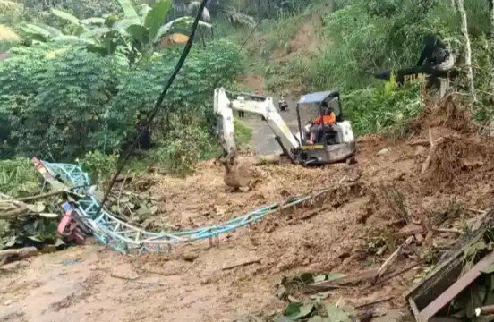 Tim Gabungan Terjang Medan Berat, Upayakan Pembukaan Akses Evakuasi Korban Longsor Trenggalek