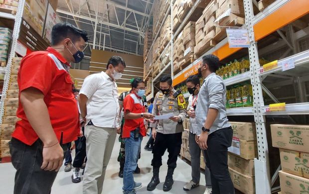 Tim Satgas Pangan Sidak, Minyak Goreng Tiba-tiba Melimpah di Supermarket