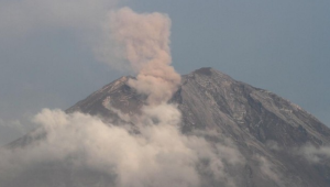 Tinggi Kolom Letusan Capai 400 Meter, Potensi Bahaya Gunung Semeru Terus Meningkat