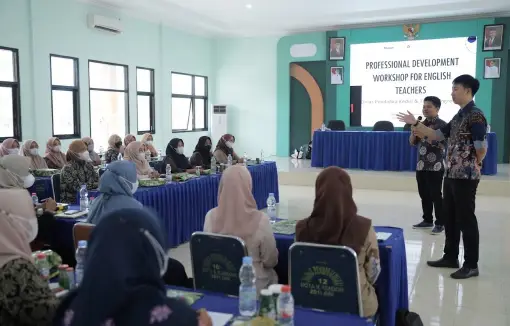 Tingkatkan Kualitas Bahasa Inggris, Pemkot Kediri Bekali Guru dan Tutor E-Mas lewat Workshop Intensif 1 Tingkatkan Kualitas Bahasa Inggris, Pemkot Kediri Bekali Guru dan Tutor E-Mas lewat Workshop Intensif