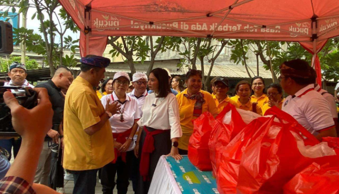 Toleransi Tanpa Batas: Umat Hindu Bekasi Berbagi, Ramadan Semakin Istimewa