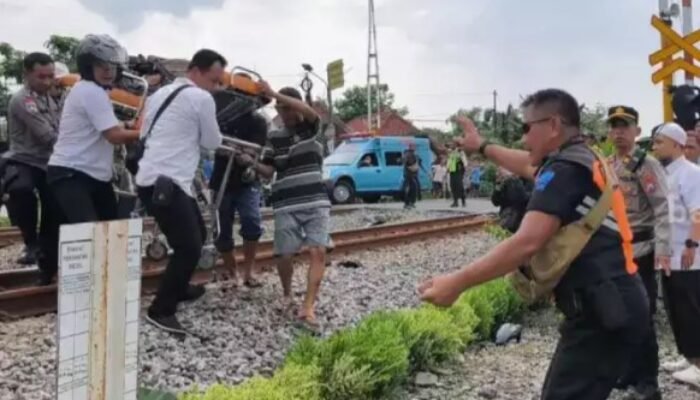 Tragedi Maut di Magetan, Kereta Api Hantam Tujuh Kendaraan, Empat Nyawa Melayang