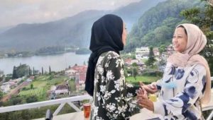 Tren Warung Model Rooftop Yang Menawarkan View Telaga Sarangan di Magetan