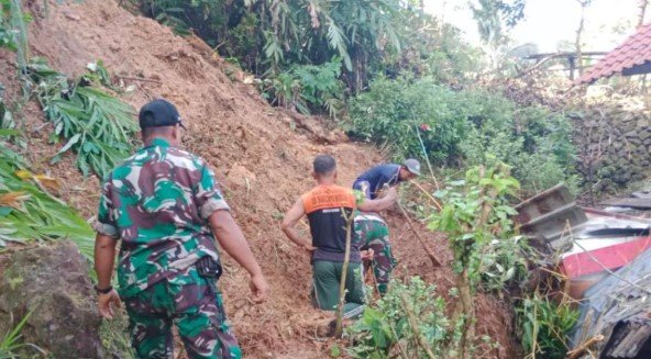 Trenggalek Didera Longsor Tengah Malam