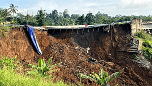 Truk Terperosok! Tol Bocimi Lumpuh, Arus Mudik Terancam!