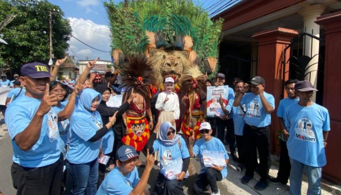 Tunjukkan Keberpihakan Pada Seni,  Calon Walikota No 1 Mbak Vinanda Door to Door Sapa Warga Ketami