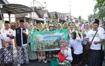 Unik dan Kompak Ratusan Warga Betet Kediri Olahraga Pakai Sarung Peringati Hari Santri 2026