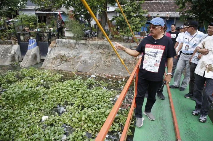 Upaya Gotong Royong Bersama Masyarakat Surabaya dalam Menangani Sampah Sungai Kalisari Damen