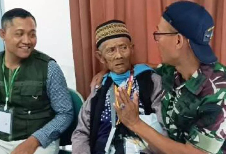 VIRAL! Dua Calon Haji Lansia Bikin Ulah di Asrama Surabaya, Alasan di Luar Dugaan
