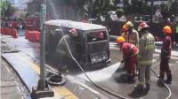 VW Combi Antik Hangus Terbakar Dekat Penyekatan Ganjil Genap di Bandung