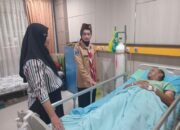 Vinanda Prameswati Jenguk Petugas Damkar Kediri Korban Tawon