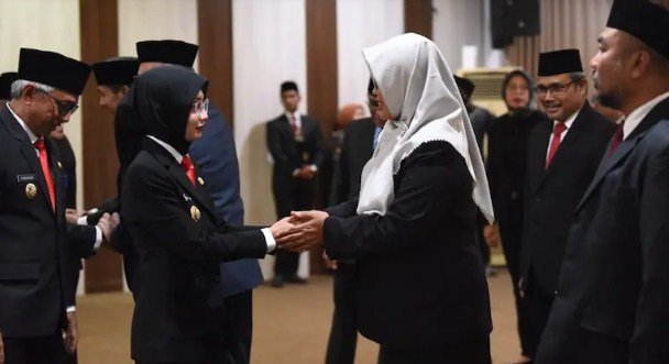 Walikota Kediri Vinanda melantik 32 pejabat di Pemkot Kediri