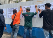 Warga Dan Pedagang Geruduk Kantor SPPG Bandar Lor Kediri Karena Dugaan Penipuan