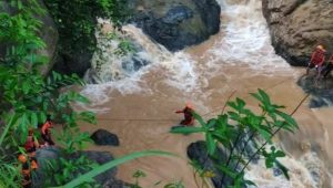 Pasangan Suami Istri Ritual di Sungai Khayangan, Sang Suami Tenggelam Hingga Meninggal