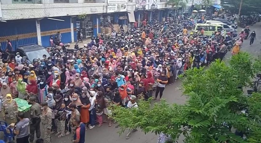 Warga Pingsan Berebut Minyak Goreng, 2 Pejabat Diperiksa Polisi