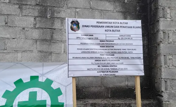 Warga Soroti Pembangunan Drainase di Tanjungsari, Galian Diminta Tak Ganggu Pagar Rumah 2 Warga Soroti Pembangunan Drainase di Tanjungsari, Galian Diminta Tak Ganggu Pagar Rumah