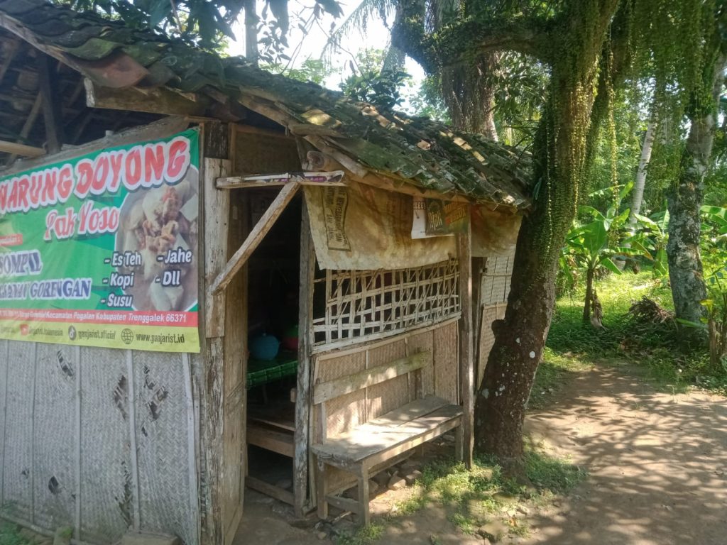 Warung Doyong di Gembleb Trenggalek, Unik dan Bertahan Puluhan Tahun