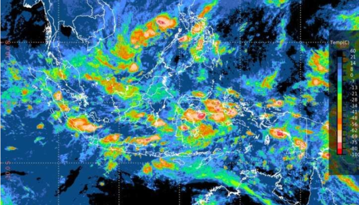 Waspada Cuaca Ekstrem! Hujan Petir hingga Banjir Rob Landa Indonesia 5 Januari