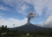 Waspada! Gunung Lewotobi “Batuk”, Banjir Lahar Mengintai