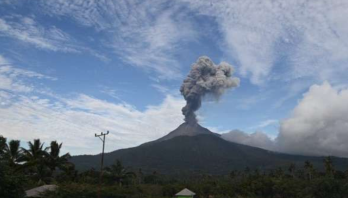 Waspada! Gunung Lewotobi “Batuk”, Banjir Lahar Mengintai