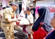 Paket Sembako Pengayoman Diserahkan, Warga Surabaya Ucapkan Syukur dan Haru