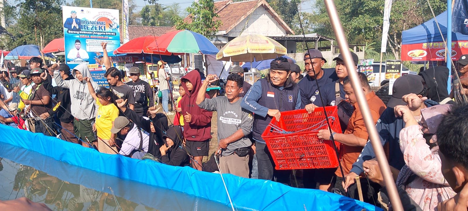Tebar 4 Kuintal Lele dan Hadiah Kambing, Nurhadi Sulap Serap Aspirasi Jadi Pesta Rakyat